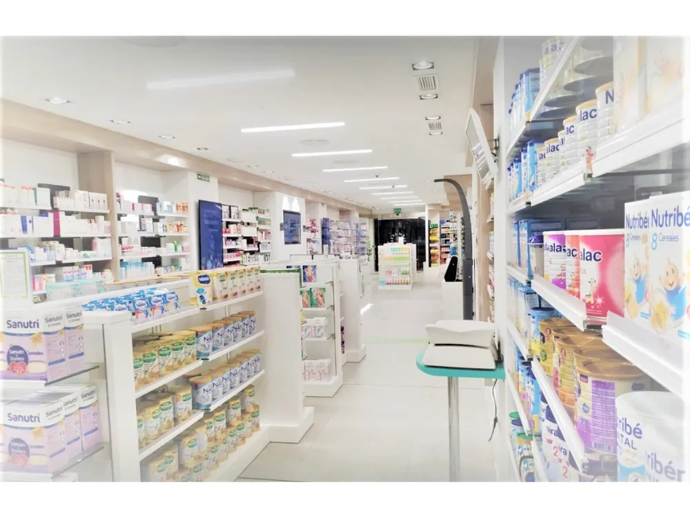 Un pasillo de la farmacia