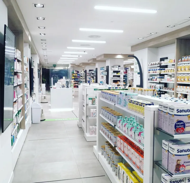 Un pasillo de la farmacia